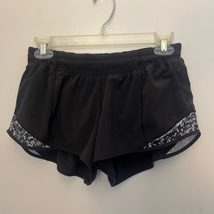 Lululemon athletica hotty hot shorts 2.5 (rare design)